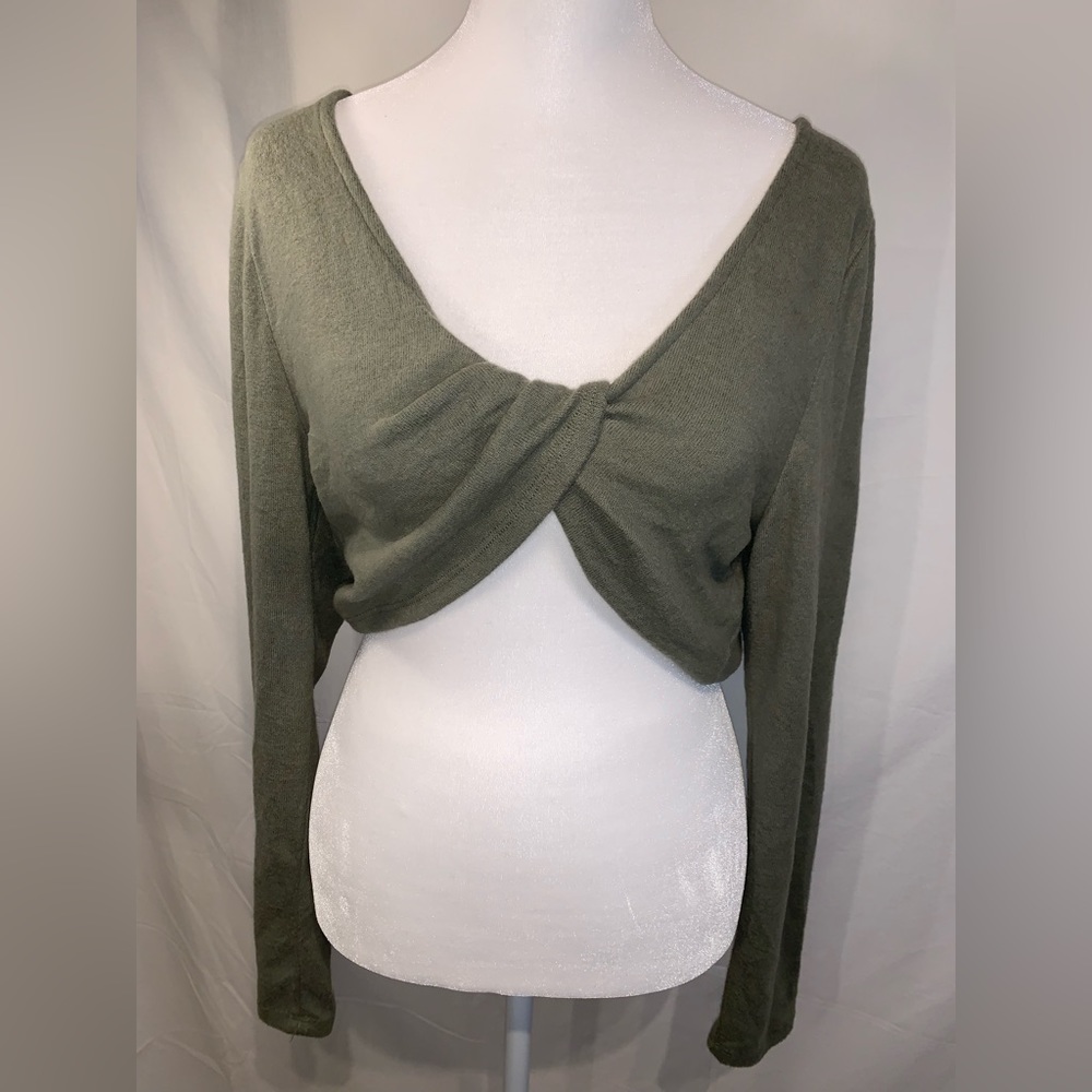 Twist long sleeve crop top